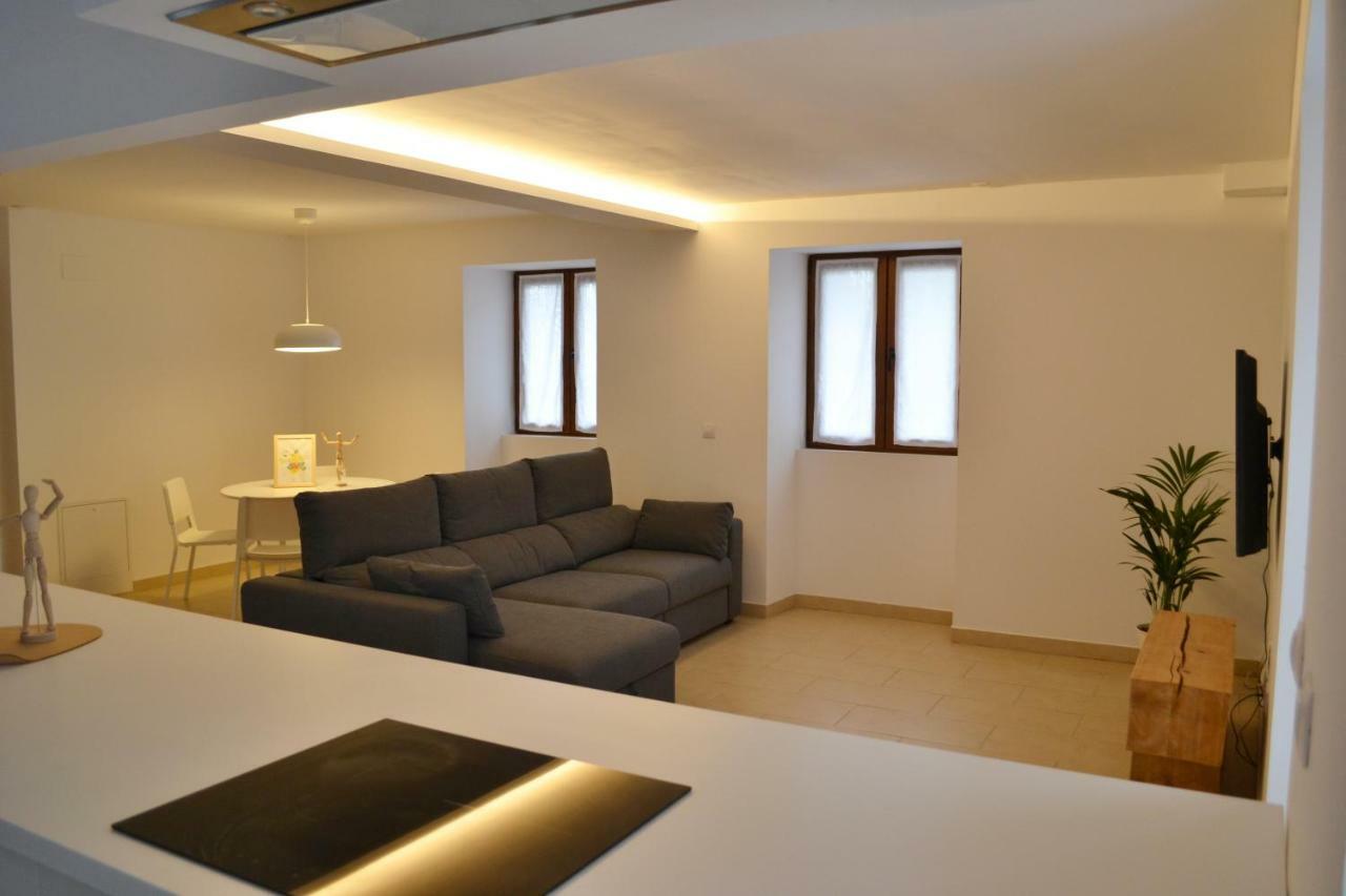 Ura Apartman Lesaka Kültér fotó