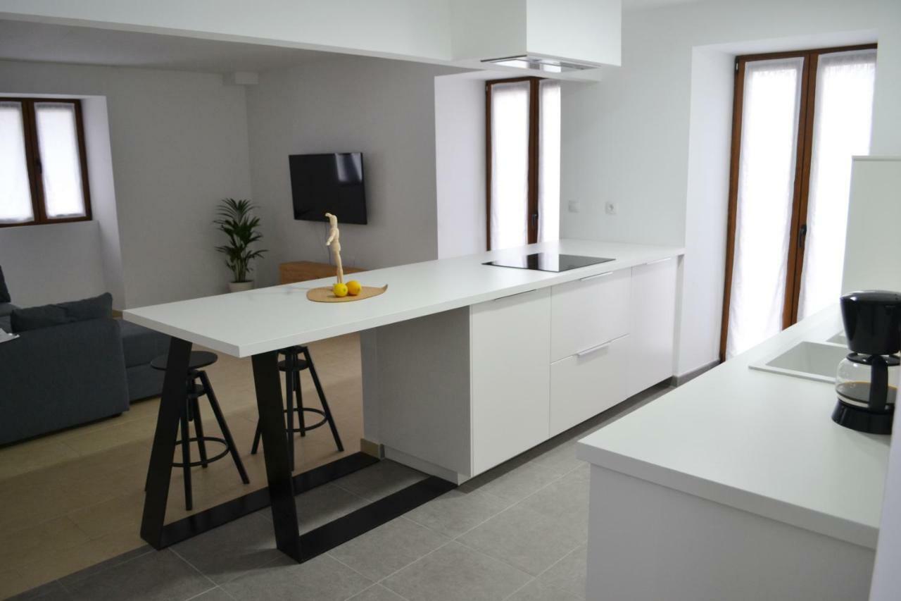 Ura Apartman Lesaka Kültér fotó