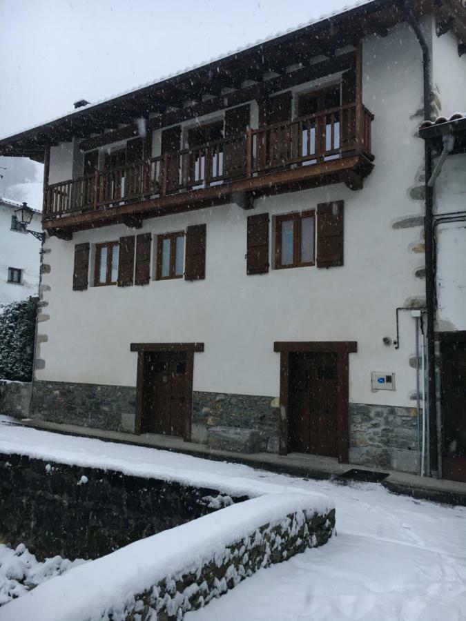 Ura Apartman Lesaka Kültér fotó